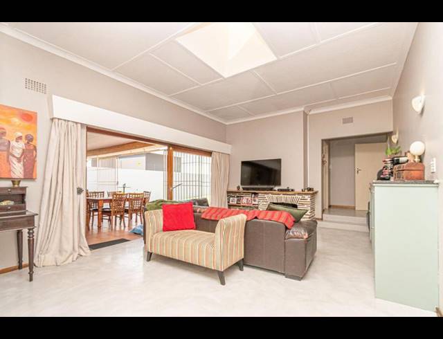 7 BEDROOM HOUSE FOR SALE IN BRYANSTON